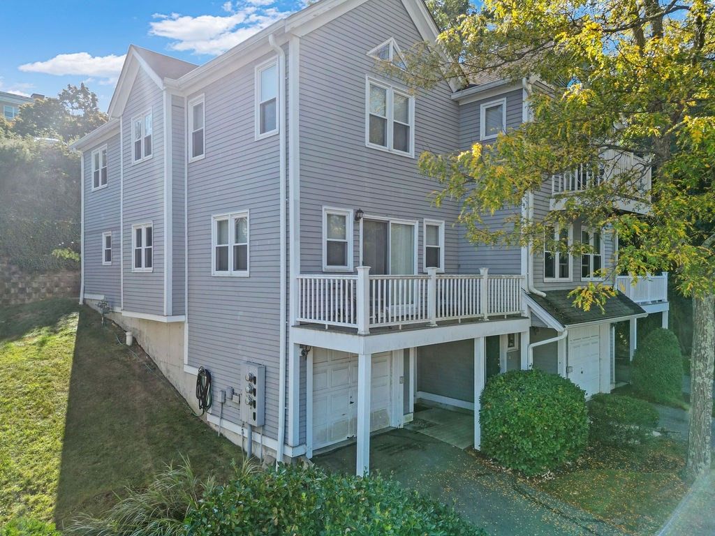 1810 Highland Ave. 22, Fall River, MA 02720