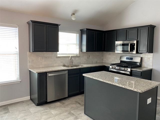 110 Creekview Drive, Wylie, TX 75098