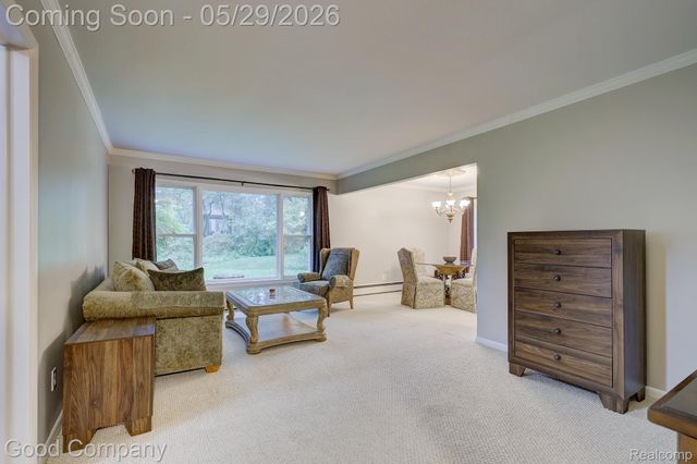 1371 Winchcombe Drive, Bloomfield Hills, MI 48304