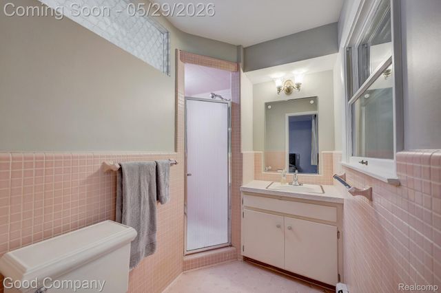 1371 Winchcombe Drive, Bloomfield Hills, MI 48304