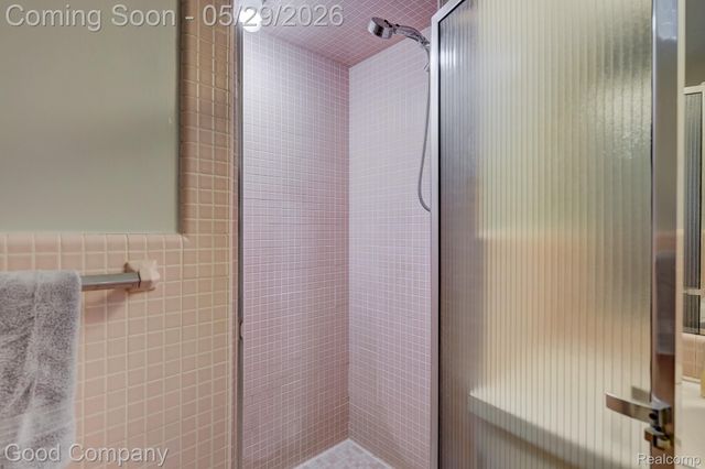1371 Winchcombe Drive, Bloomfield Hills, MI 48304