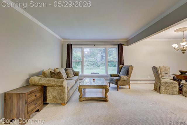 1371 Winchcombe Drive, Bloomfield Hills, MI 48304