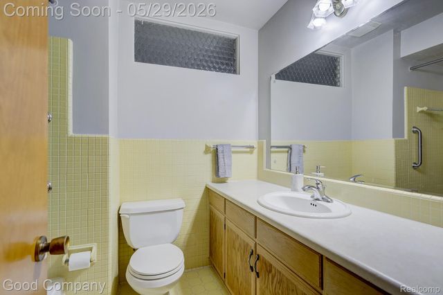 1371 Winchcombe Drive, Bloomfield Hills, MI 48304