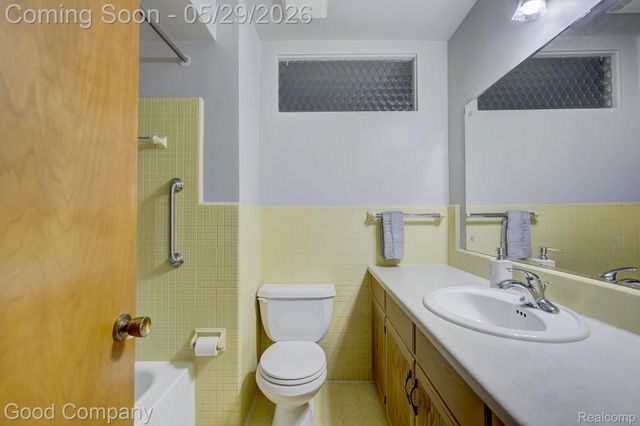 1371 Winchcombe Drive, Bloomfield Hills, MI 48304