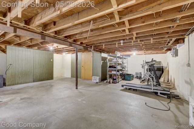 1371 Winchcombe Drive, Bloomfield Hills, MI 48304