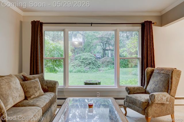 1371 Winchcombe Drive, Bloomfield Hills, MI 48304