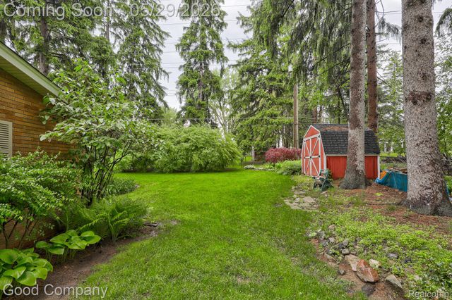 1371 Winchcombe Drive, Bloomfield Hills, MI 48304