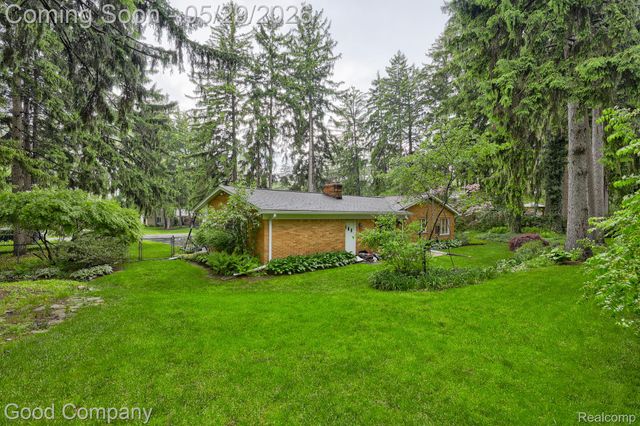 1371 Winchcombe Drive, Bloomfield Hills, MI 48304