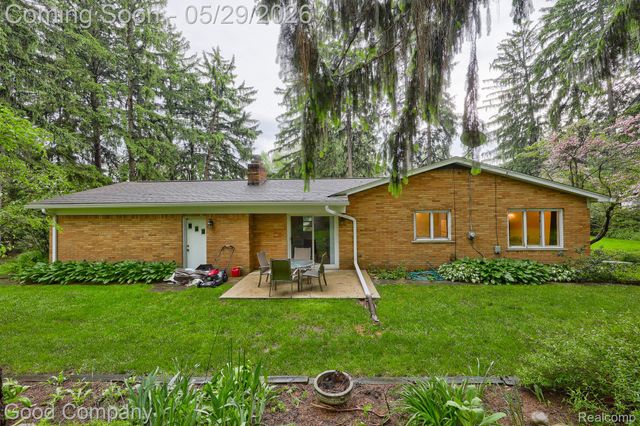 1371 Winchcombe Drive, Bloomfield Hills, MI 48304