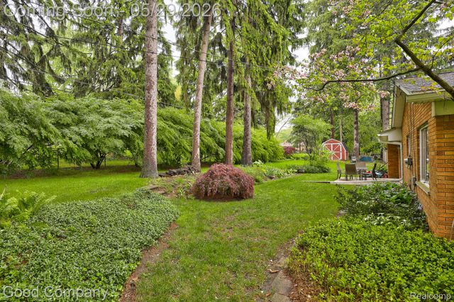 1371 Winchcombe Drive, Bloomfield Hills, MI 48304