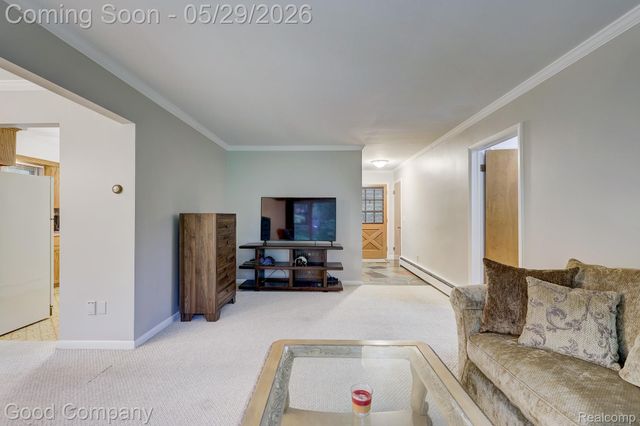1371 Winchcombe Drive, Bloomfield Hills, MI 48304