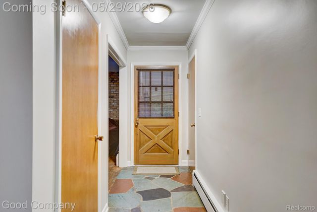 1371 Winchcombe Drive, Bloomfield Hills, MI 48304