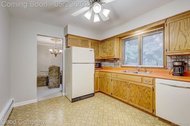 1371 Winchcombe Drive, Bloomfield Hills, MI 48304