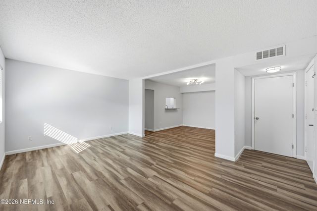 3765 CROWN POINT Road 9, Jacksonville, FL 32257