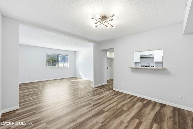 3765 CROWN POINT Road 9, Jacksonville, FL 32257