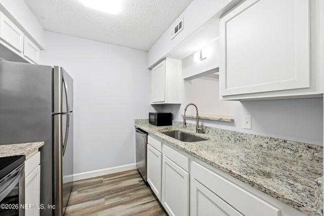 3765 CROWN POINT Road 9, Jacksonville, FL 32257