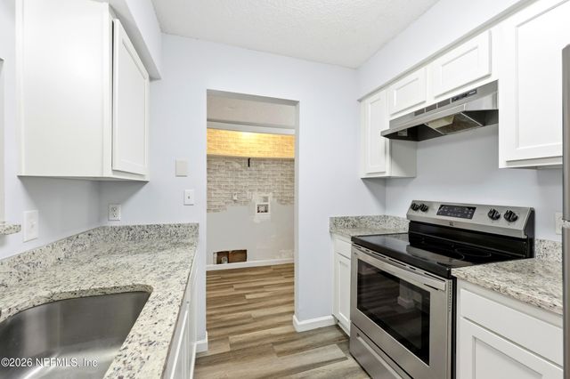 3765 CROWN POINT Road 9, Jacksonville, FL 32257