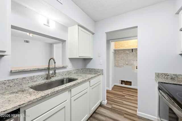 3765 CROWN POINT Road 9, Jacksonville, FL 32257