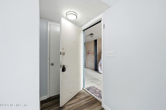 3765 CROWN POINT Road 9, Jacksonville, FL 32257