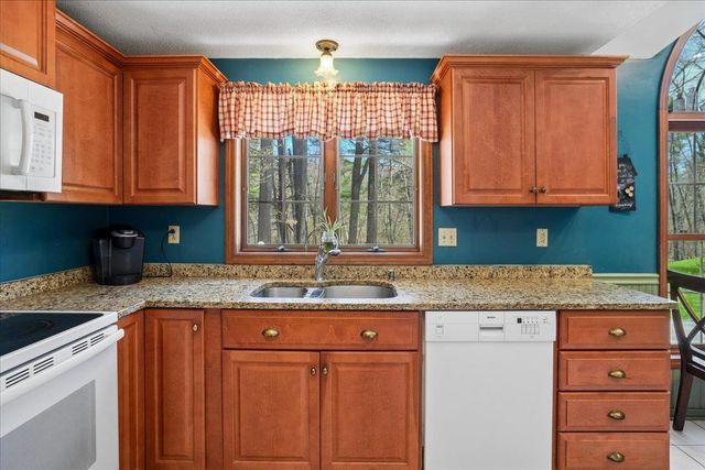112 Hardy Road, Londonderry, NH 03053