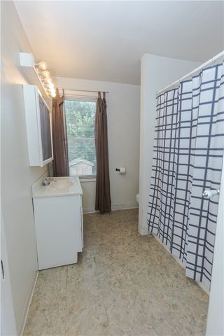 1345 4th Ave, Coraopolis, PA 15108