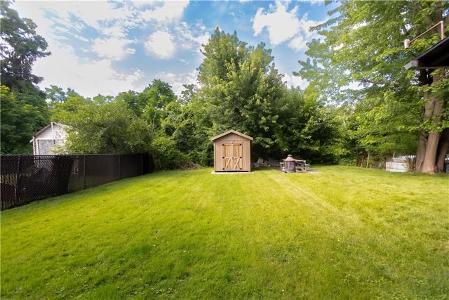 1345 4th Ave, Coraopolis, PA 15108