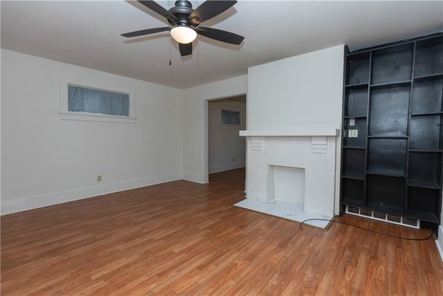 1345 4th Ave, Coraopolis, PA 15108