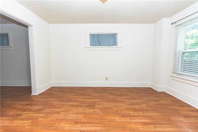 1345 4th Ave, Coraopolis, PA 15108