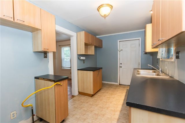 1345 4th Ave, Coraopolis, PA 15108