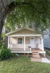1345 4th Ave, Coraopolis, PA 15108