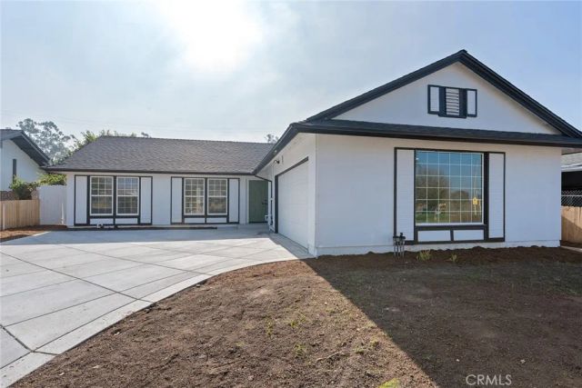 23832 La Rosa, Lake Forest, CA 92630