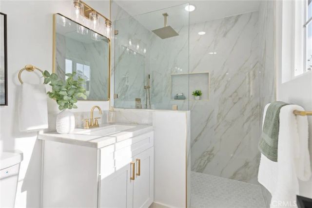 23832 La Rosa, Lake Forest, CA 92630