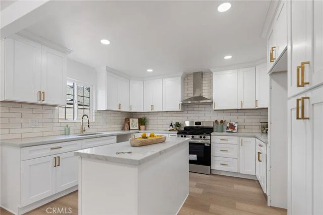 23832 La Rosa, Lake Forest, CA 92630