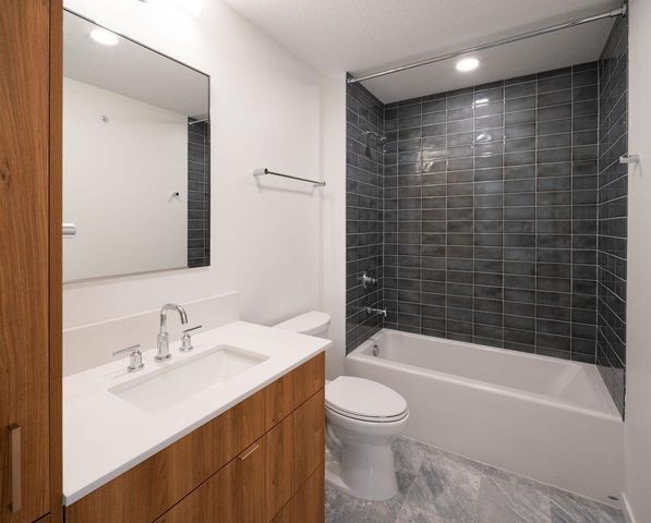 9 West Drive, Excelsior, MN 55331
