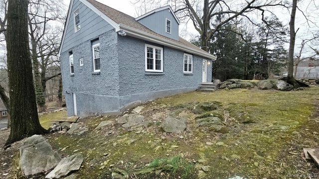 35 Avon Road, Lake Peekskill, NY 10537