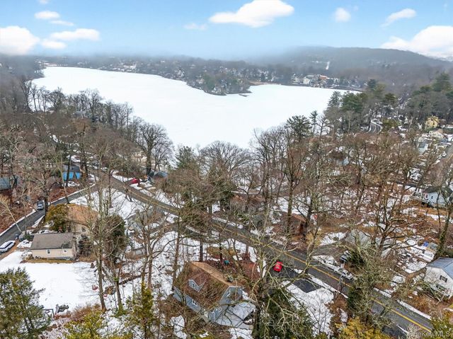 35 Avon Road, Lake Peekskill, NY 10537