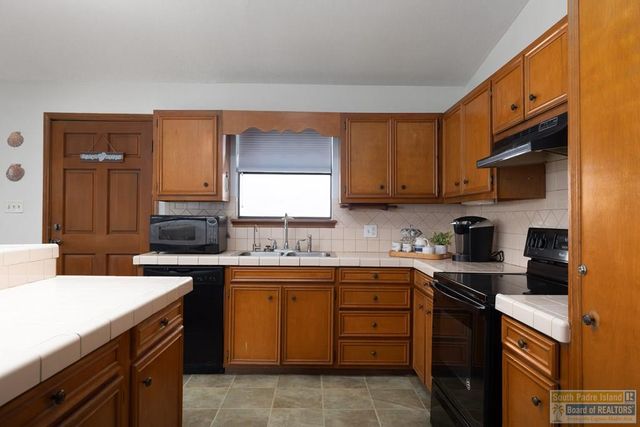 130 E Gardenia St., South Padre Island, TX 78597