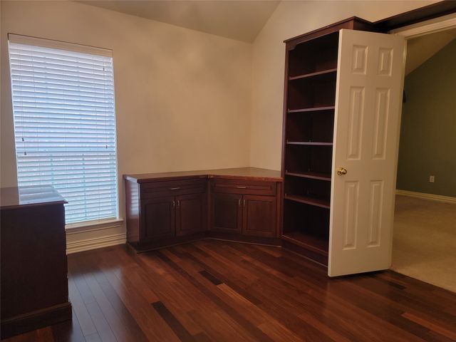 9703 Raven Lane, Irving, TX 75063