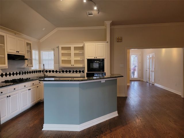 9703 Raven Lane, Irving, TX 75063