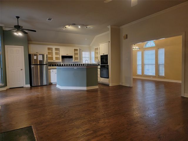 9703 Raven Lane, Irving, TX 75063