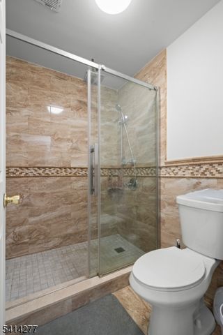 31 Dogwood St, Jersey City, NJ 07305