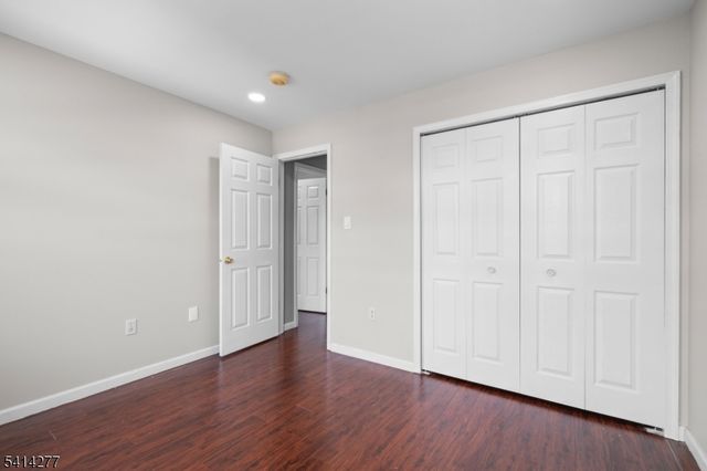 31 Dogwood St, Jersey City, NJ 07305