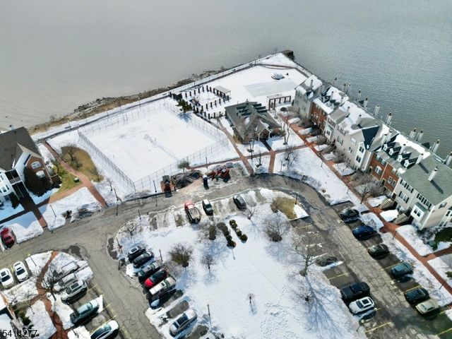 31 Dogwood St, Jersey City, NJ 07305