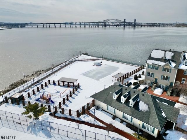 31 Dogwood St, Jersey City, NJ 07305