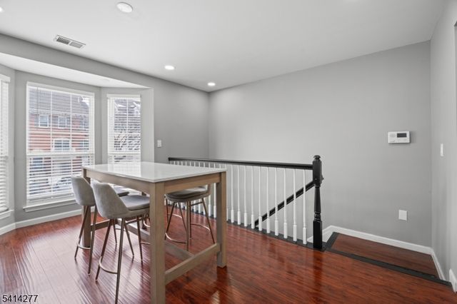 31 Dogwood St, Jersey City, NJ 07305