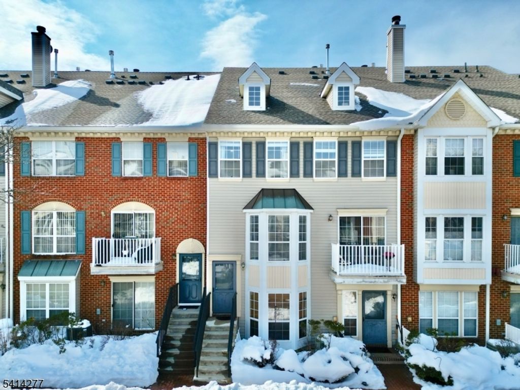 31 Dogwood St, Jersey City, NJ 07305