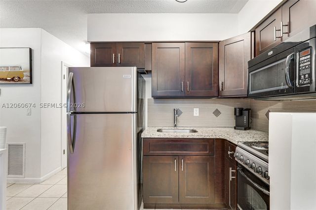 412 NE 4th Ave, Hallandale Beach, FL 33009
