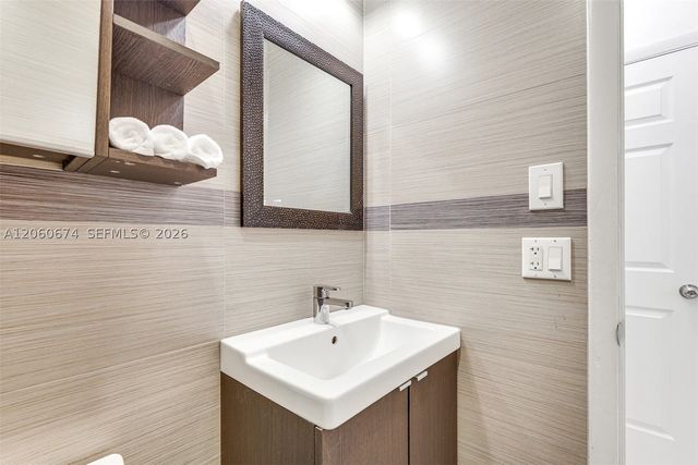 412 NE 4th Ave, Hallandale Beach, FL 33009