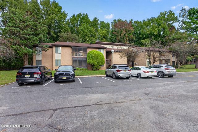 27 Meadow Green Circle F, Manalapan, NJ 07726