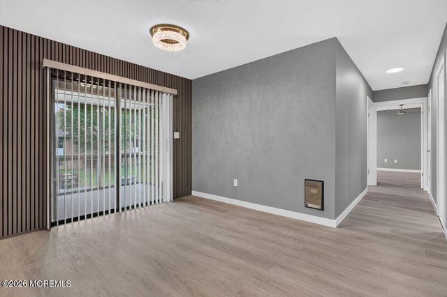 27 Meadow Green Circle F, Manalapan, NJ 07726